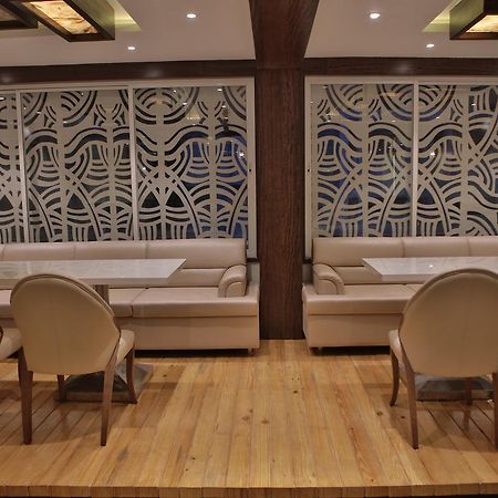 Hotel K P Pride Jalgaon Bagian luar foto