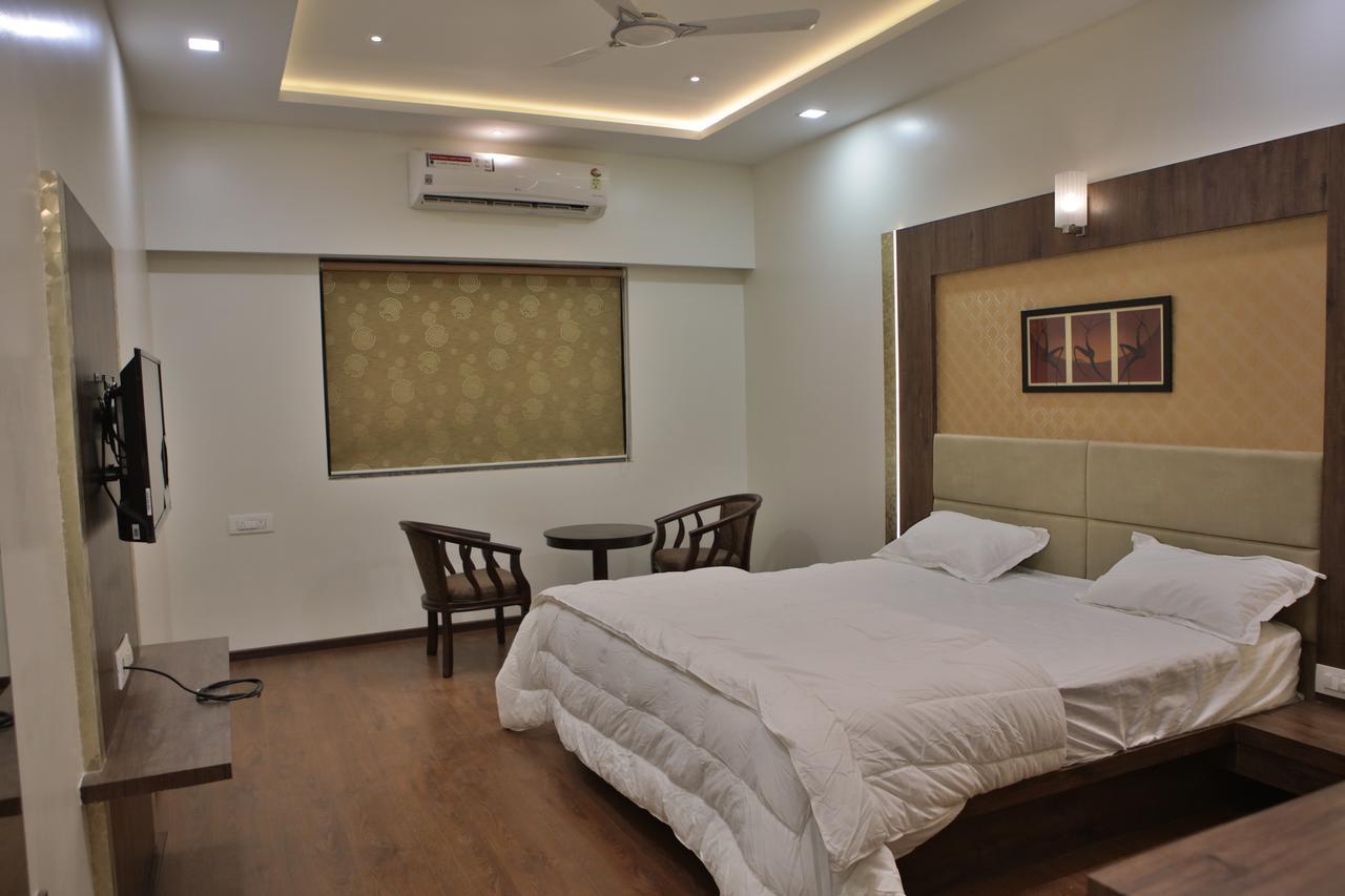 Hotel K P Pride Jalgaon Bagian luar foto